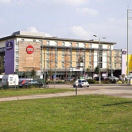 Premier Inn Watford - Croxley Green Екстериор снимка