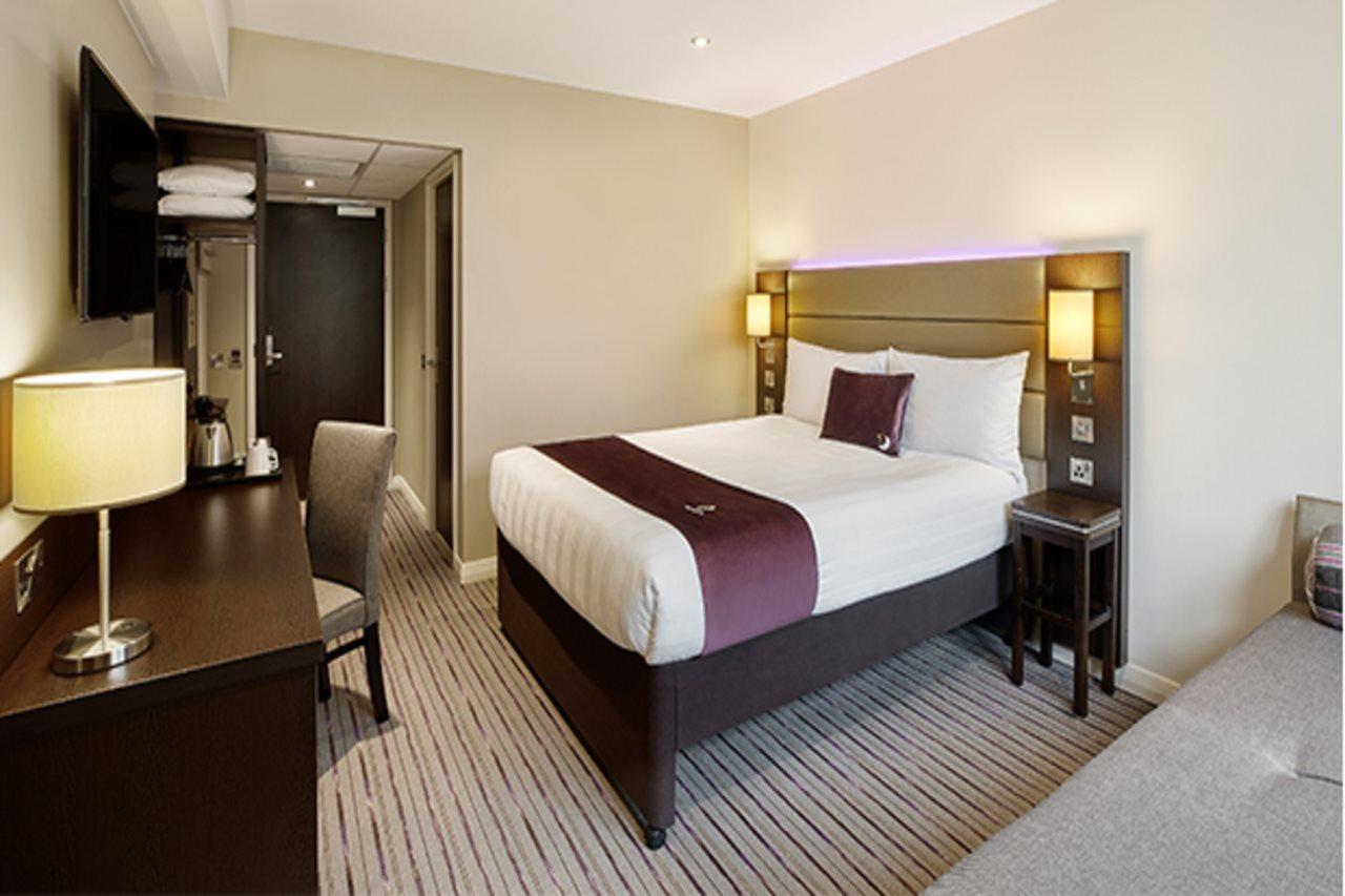 Premier Inn Watford - Croxley Green Екстериор снимка
