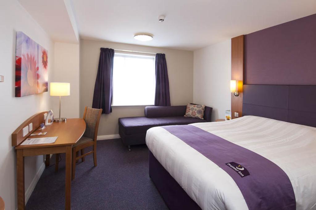 Premier Inn Watford - Croxley Green Екстериор снимка