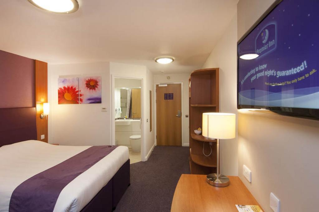 Premier Inn Watford - Croxley Green Екстериор снимка