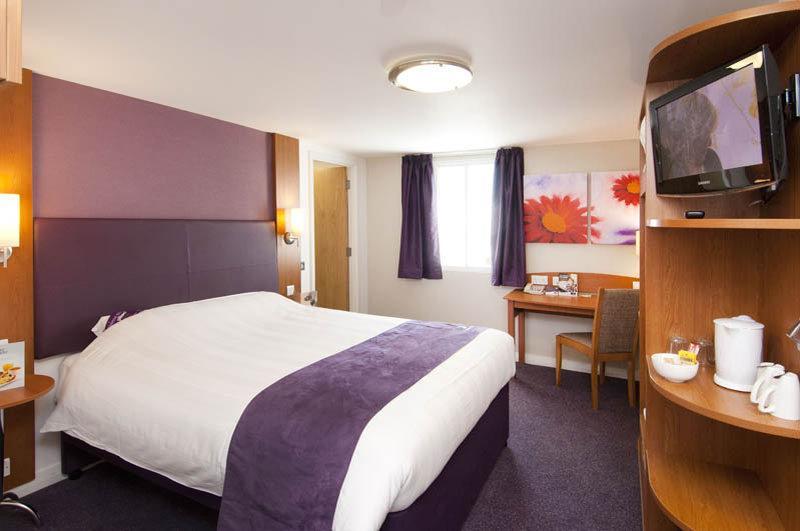 Premier Inn Watford - Croxley Green Екстериор снимка